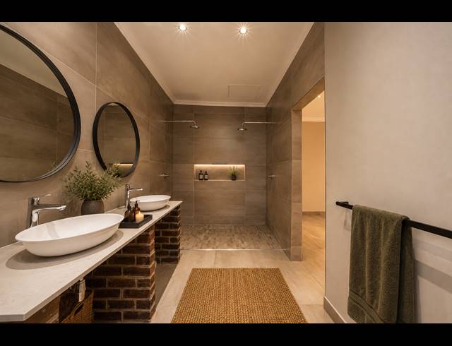 4 BEDROOM FREEHOLD FOR SALE IN NORTHCLIFF